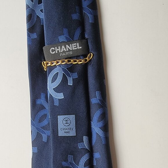 CHANEL Men's Vintage Tie 100% Silk Made in Italy navy blue with blue CCs - Picture 2 of 5